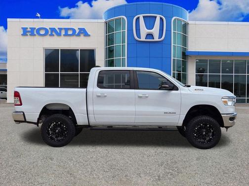Bright White Clearcoat 2022 RAM 1500 Big Horn
