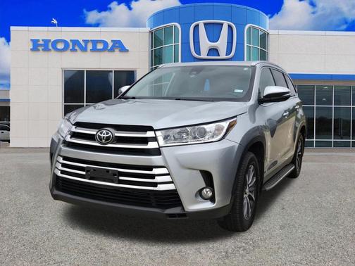 Celestial Silver Metallic 2019 Toyota Highlander XLE