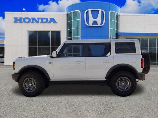 Oxford White 2025 Ford Bronco Outer Banks