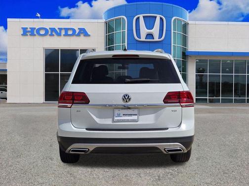 Pure White 2018 Volkswagen Atlas 2.0T SE
