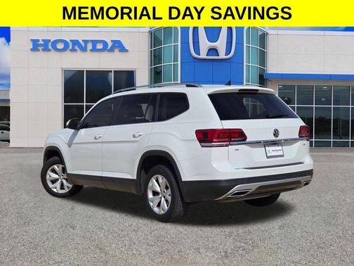 Pure White 2018 Volkswagen Atlas 2.0T SE