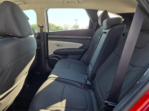 2023 Hyundai TUCSON SE