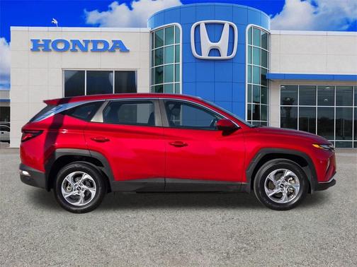 2023 Hyundai TUCSON SE