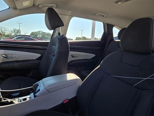 2023 Hyundai TUCSON SE