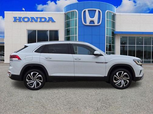 Pure White 2022 Volkswagen Atlas Cross Sport 2.0T SEL