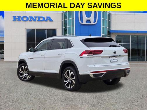 Pure White 2022 Volkswagen Atlas Cross Sport 2.0T SEL