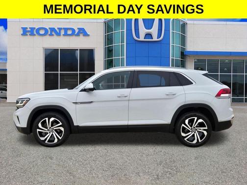 Pure White 2022 Volkswagen Atlas Cross Sport 2.0T SEL