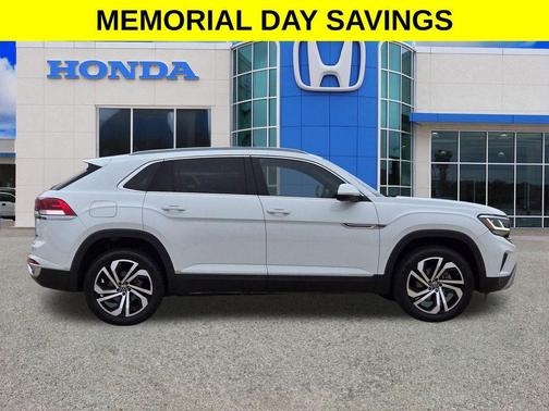 Pure White 2022 Volkswagen Atlas Cross Sport 2.0T SEL