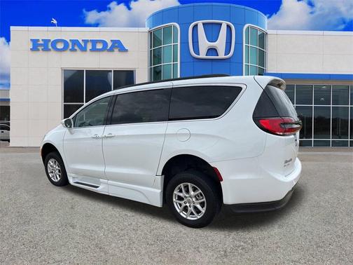 2022 Chrysler Pacifica Touring-L