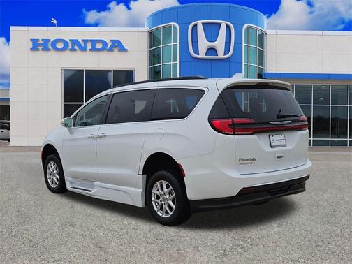 2022 Chrysler Pacifica Touring-L