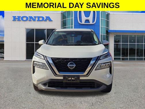 White 2022 Nissan Rogue SV
