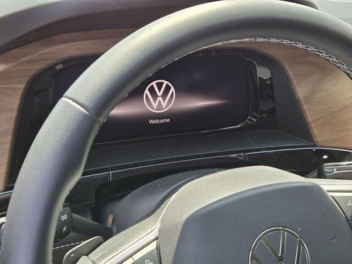 Pure White 2024 Volkswagen Atlas 2.0T SE w/Technology
