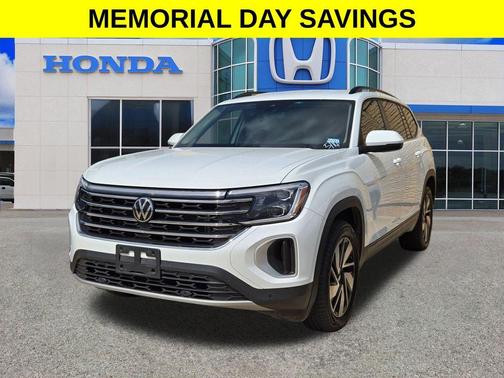 Pure White 2024 Volkswagen Atlas 2.0T SE w/Technology