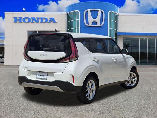 Snow White Pearl 2024 Kia Soul LX