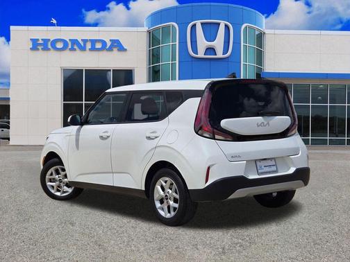 Snow White Pearl 2024 Kia Soul LX