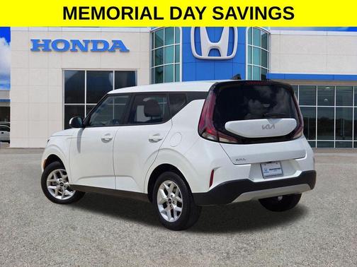 Snow White Pearl 2024 Kia Soul LX
