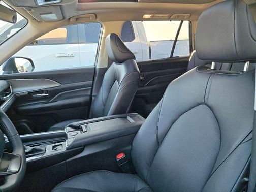 2025 Toyota Grand Highlander Hybrid XLE