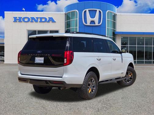 Silver Metallic 2025 Ford Expedition Tremor