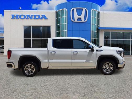 Summit White 2025 GMC Sierra 1500 SLT