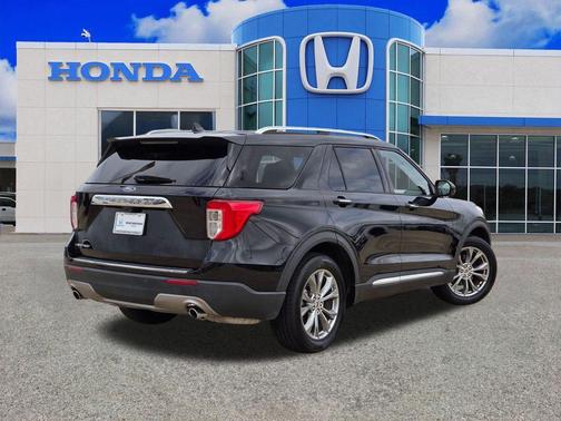 Black Metallic 2022 Ford Explorer Limited