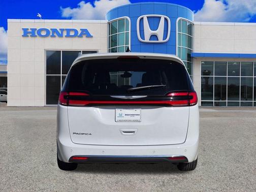 2024 Chrysler Pacifica Touring-L