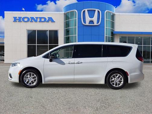 2024 Chrysler Pacifica Touring-L