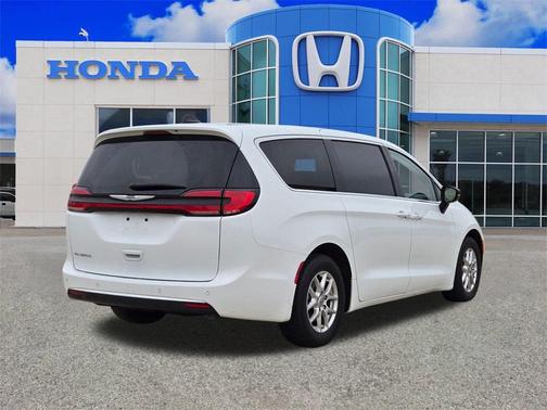 2024 Chrysler Pacifica Touring-L