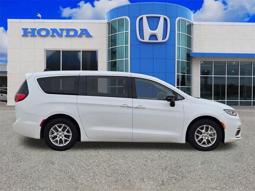 2024 Chrysler Pacifica Touring-L