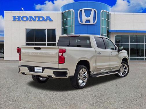White Sand 2026 Chevrolet Silverado 1500 High Country