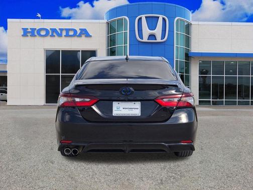 2022 Toyota Camry Hybrid SE