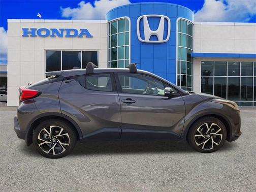 2021 Toyota C-HR XLE