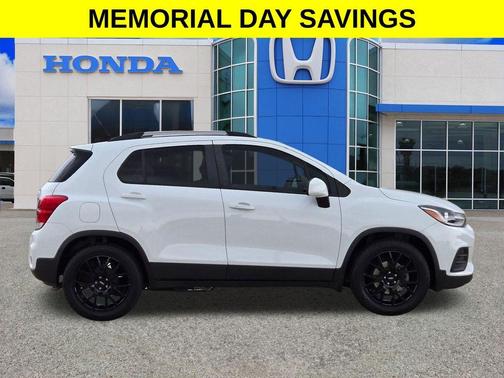Summit White 2021 Chevrolet Trax LT