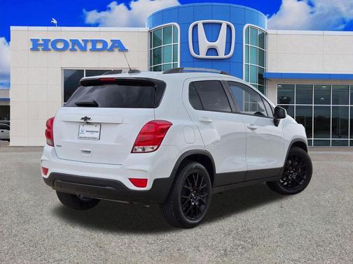 Summit White 2021 Chevrolet Trax LT