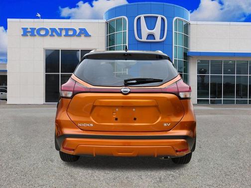 Monarch Orange / Super Black 2024 Nissan Kicks SV