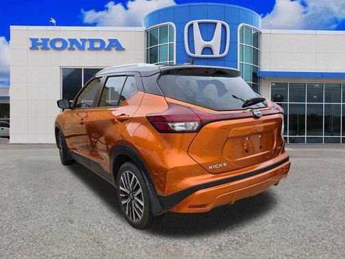 Monarch Orange / Super Black 2024 Nissan Kicks SV