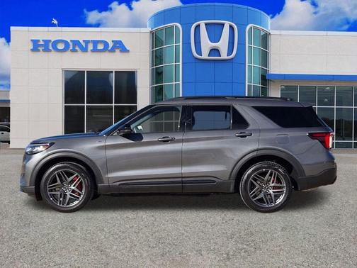 Gray Metallic 2025 Ford Explorer ST-Line
