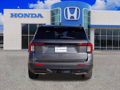 Gray Metallic 2025 Ford Explorer ST-Line