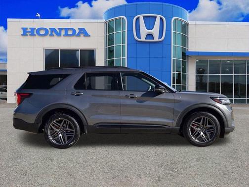 Gray Metallic 2025 Ford Explorer ST-Line