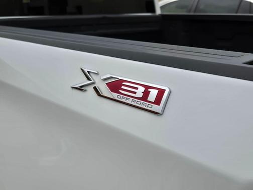 Summit White 2022 GMC Sierra 1500 SLT