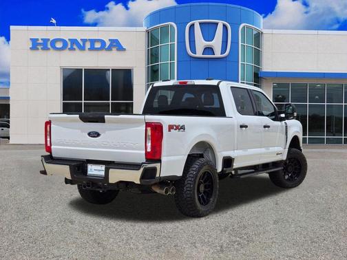 Oxford White 2024 Ford F-250 XLT