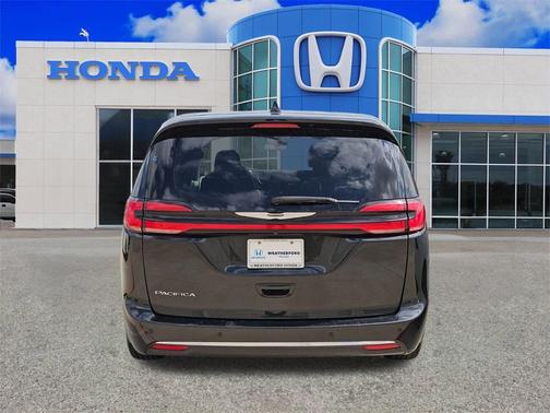2023 Chrysler Pacifica Touring-L