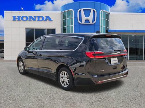 2023 Chrysler Pacifica Touring-L