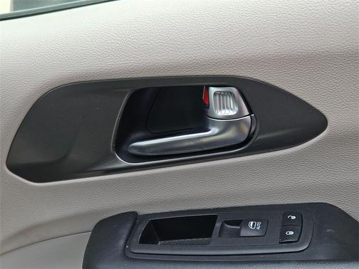 2023 Chrysler Pacifica Touring-L