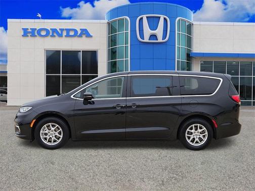 2023 Chrysler Pacifica Touring-L