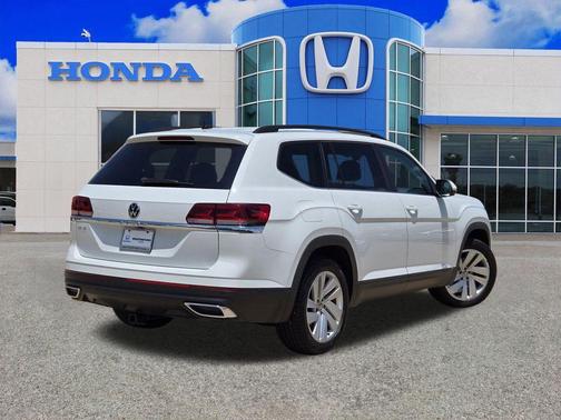 Pure White 2021 Volkswagen Atlas 3.6 V6 SE w/ Technology