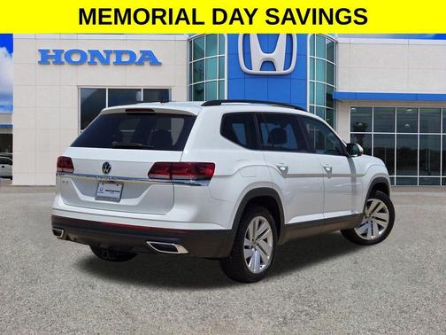 Pure White 2021 Volkswagen Atlas 3.6 V6 SE w/ Technology