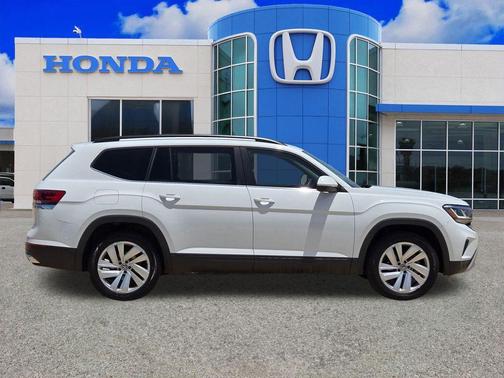 Pure White 2021 Volkswagen Atlas 3.6 V6 SE w/ Technology