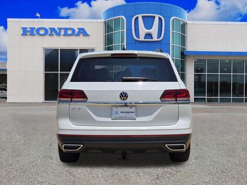 Pure White 2021 Volkswagen Atlas 3.6 V6 SE w/ Technology