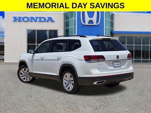 Pure White 2021 Volkswagen Atlas 3.6 V6 SE w/ Technology
