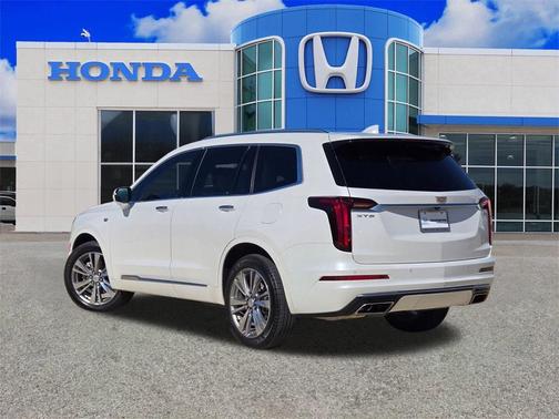 2022 Cadillac XT6 Premium Luxury FWD